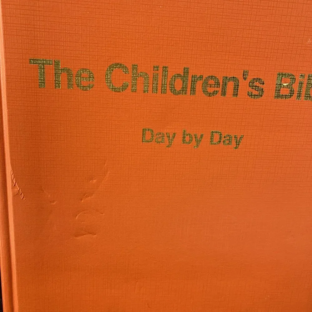 The Children's‎ Bible Day By Day 365 Bible Stories Illustrated Hard Cover 2005
